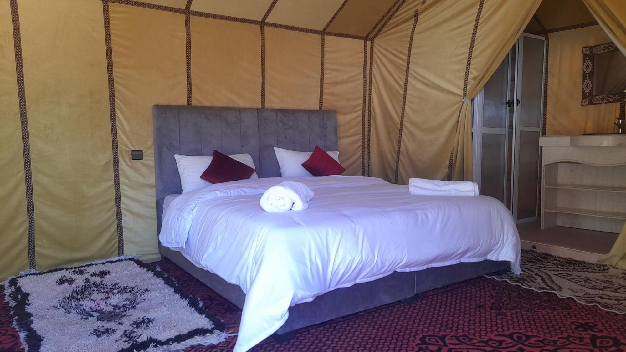 Luxury Trek Desert Camp Мерзуга Экстерьер фото